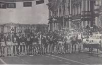 Фотография "Старт первомайской эстафеты на Дворцовой площади", 1965 г. (сост. на фото)