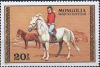 (1977-020) Марка Монголия "Девочка на лошади"    Коневодство II O