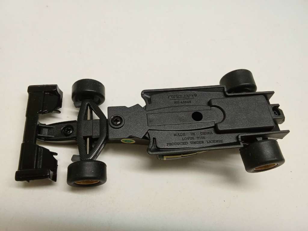 Модель авто Lotus T125 Welly в коробке