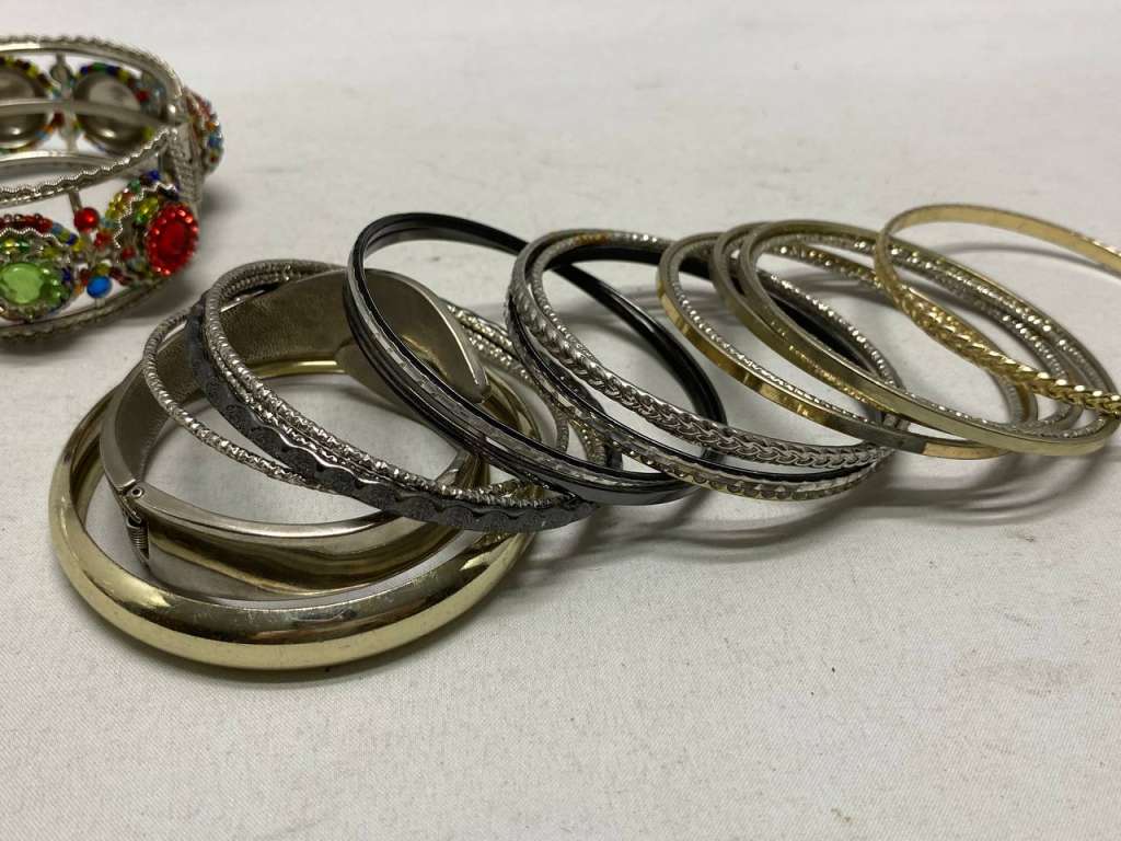 Украшения браслеты 19 шт в наборе металл