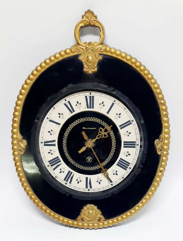 Часы настенные "Маяк", кварц, СССР (сост. на фото)