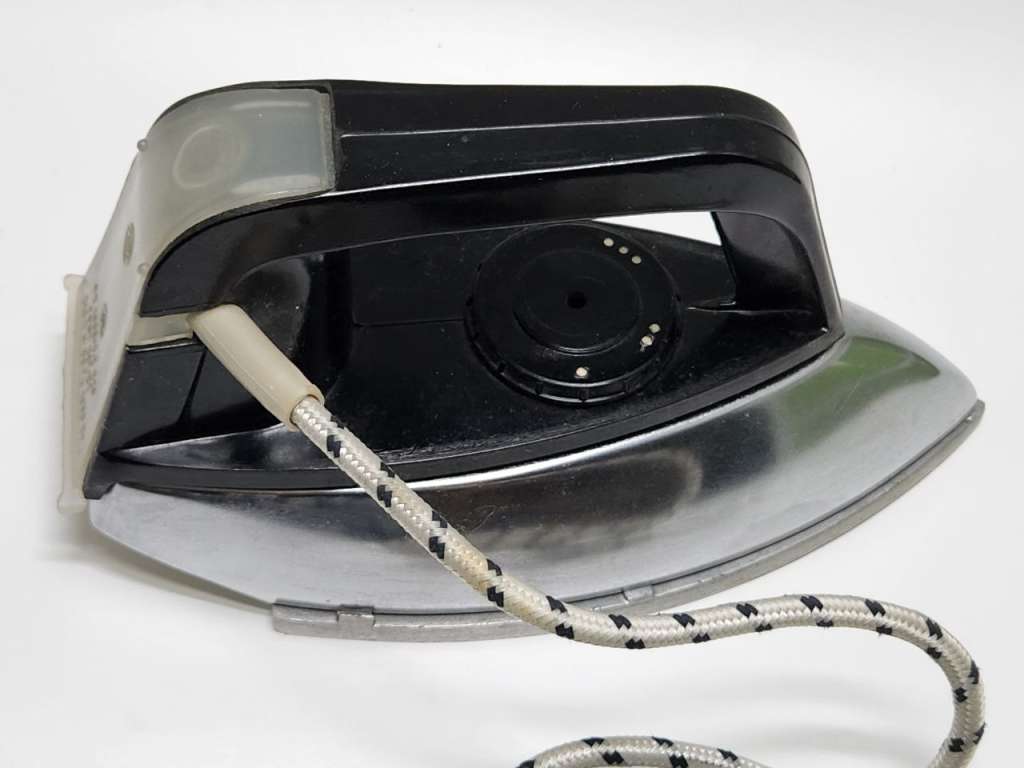 Утюг электрический УТ 1000-1.2 рабочий новый