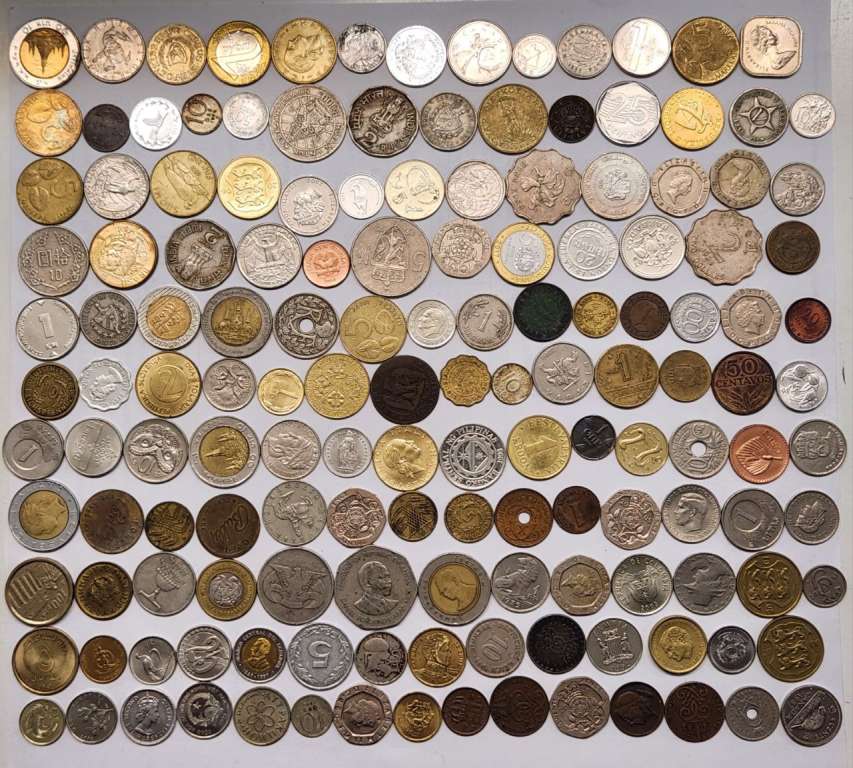 Набор иностранных монет 150 штук