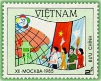 (1985-024) Марка Вьетнам "Молодежь"    Всемирный фестиваль молодежи и студентов, Москва III Θ