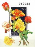 (1982-023) Блок Венгрия "Букет роз"    Розы III Θ