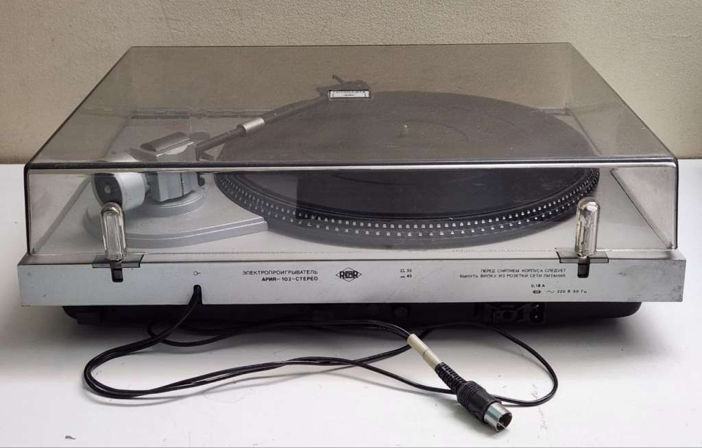 Проигрыватель винила Радиотехника Ария 102 (работоспособность не проверялась)
