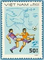 (1982-053a) Марка Вьетнам "Футболисты (2)"  Без перфорации  ЧМ по футболу 1982, Испания III Θ