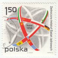 (1976-015) Марка Польша "Эмблема"    20-летие Объединенного института ядерных тсследований в Дубне, 