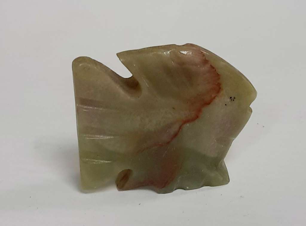 Рыбка из оникса (сост. на фото)