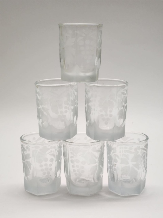 Стопки рюмки СССР 6 шт стекло гравировка виноград высота 6 см