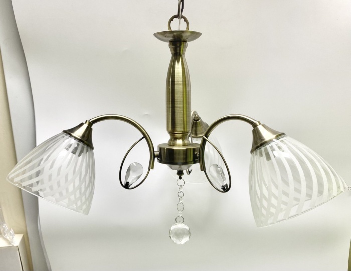 Люстра потолочная трехрожковая металл стекло новая
