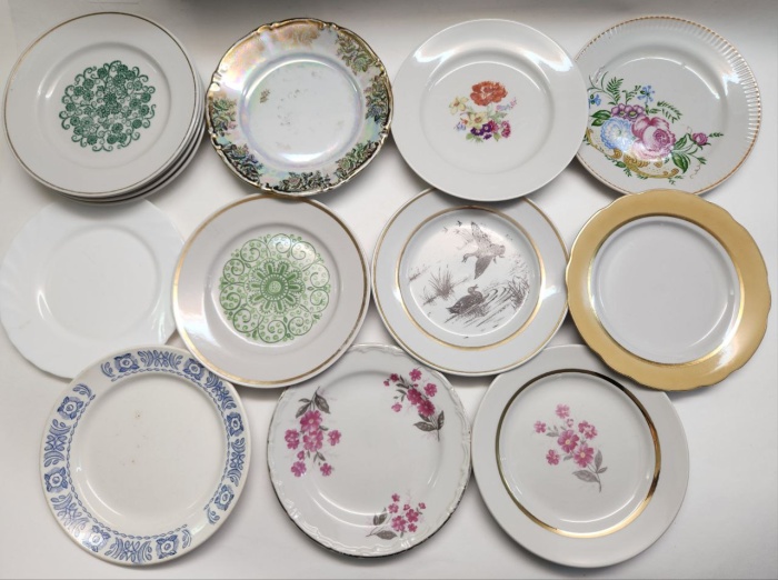 Тарелки столовые десертные разные 15 штук