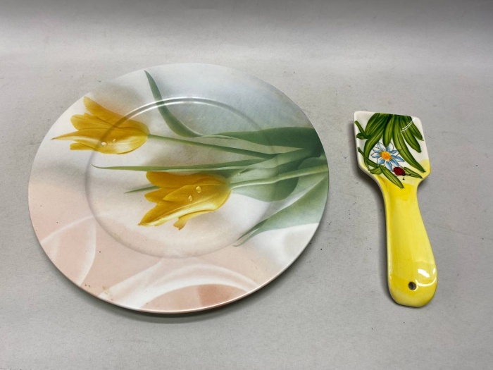 Декоративная тарелка и ложка подставка