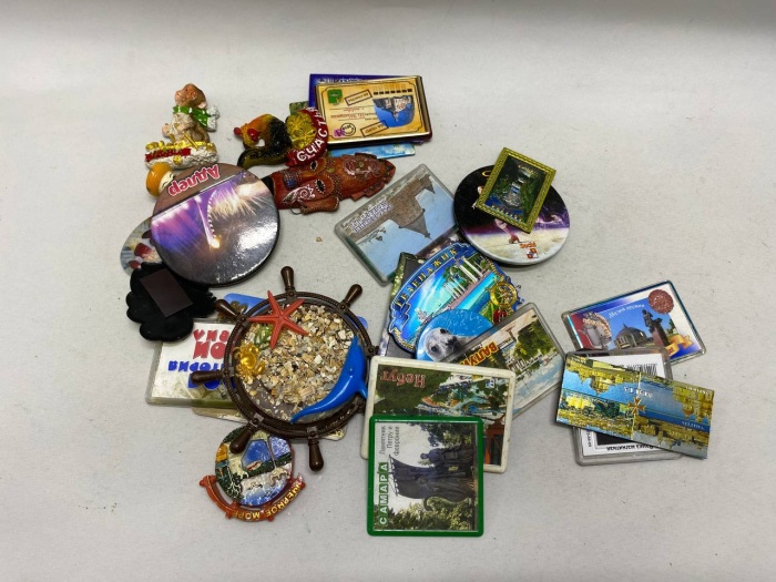 Магниты сувениры разной формы 27 шт