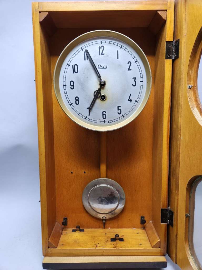 Часы настенные с маятником в деревянном корпусе ОЧЗ на ходу СССР