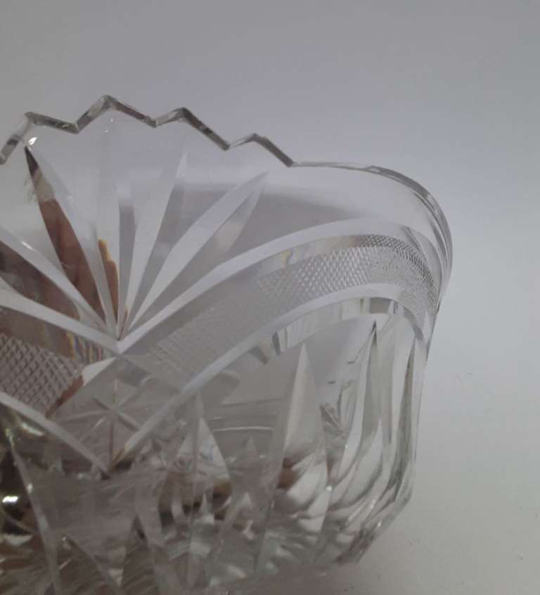 Салатник хрустальный, СССР, есть сколы (см. фото)