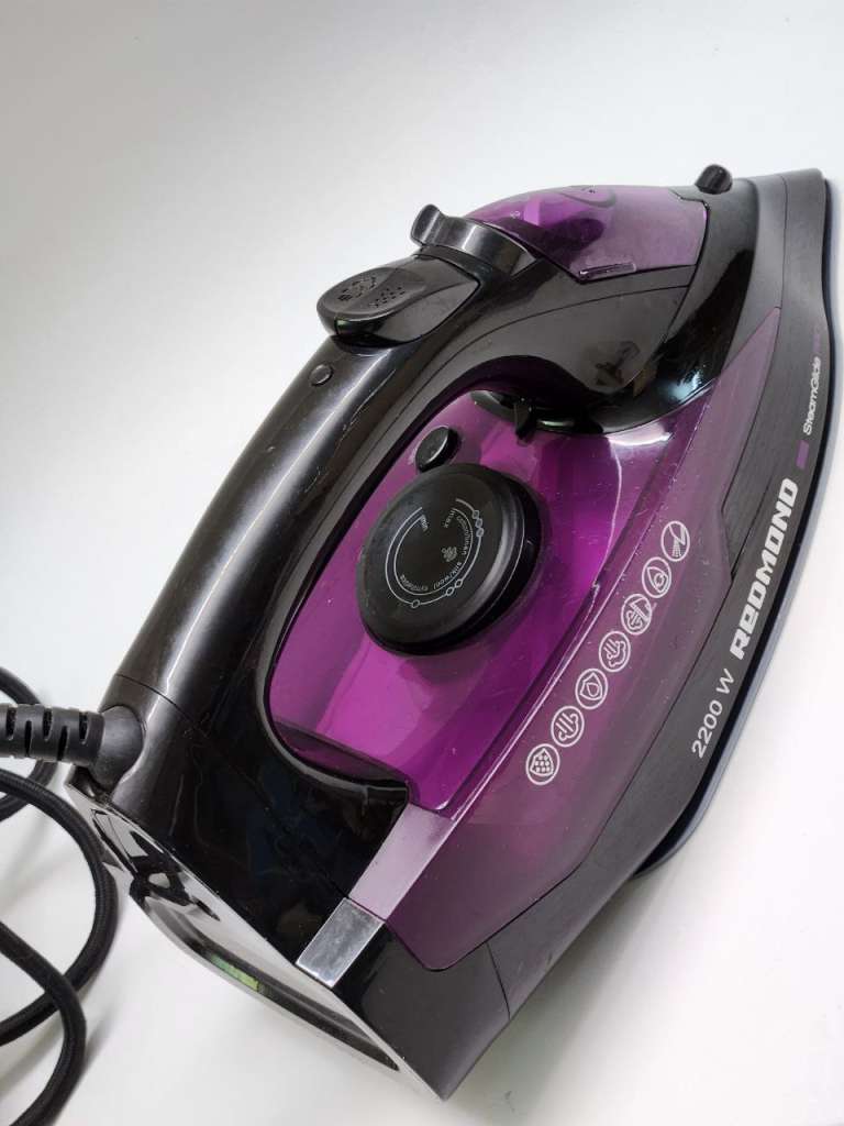 Утюг Redmond RI-C257 рабочий