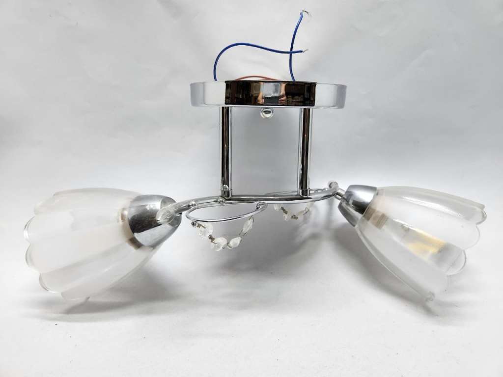 Люстра потолочная 2 плафона двухрожковая б/у