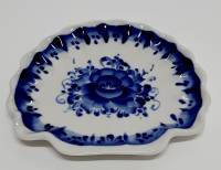 Блюдце "Ракушка", фарфор, гжель, авторская работа, 15*13 см (сост. на фото)