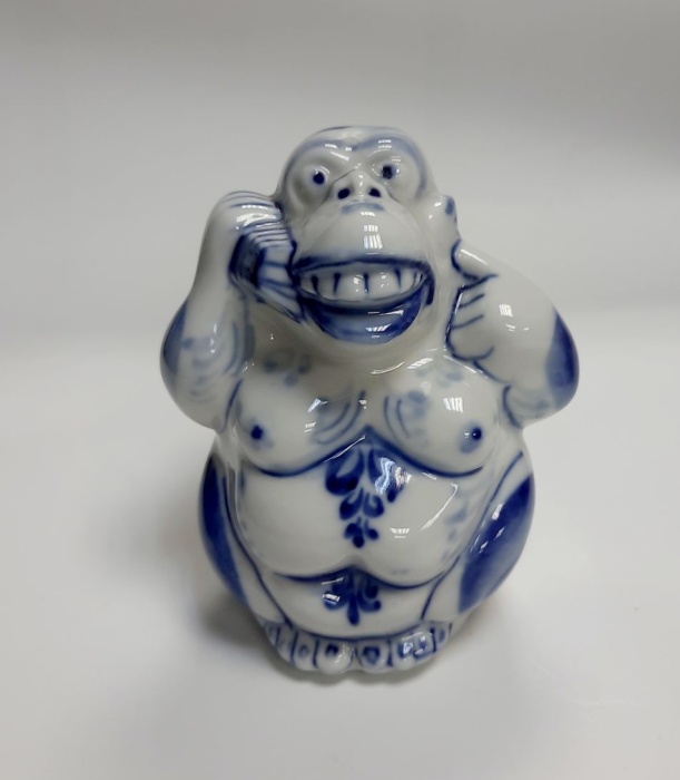 Фарфоровый сувенир &quot;Обезьяна с телефоном&quot;, гжель.