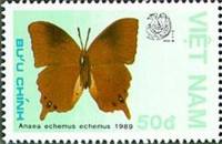 (1989-005b) Марка Вьетнам "Листовертка каштана"    Бабочки III Θ