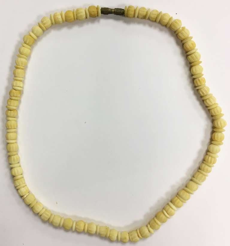 Бусы, предположительно слоновая кость (сост. на фото)