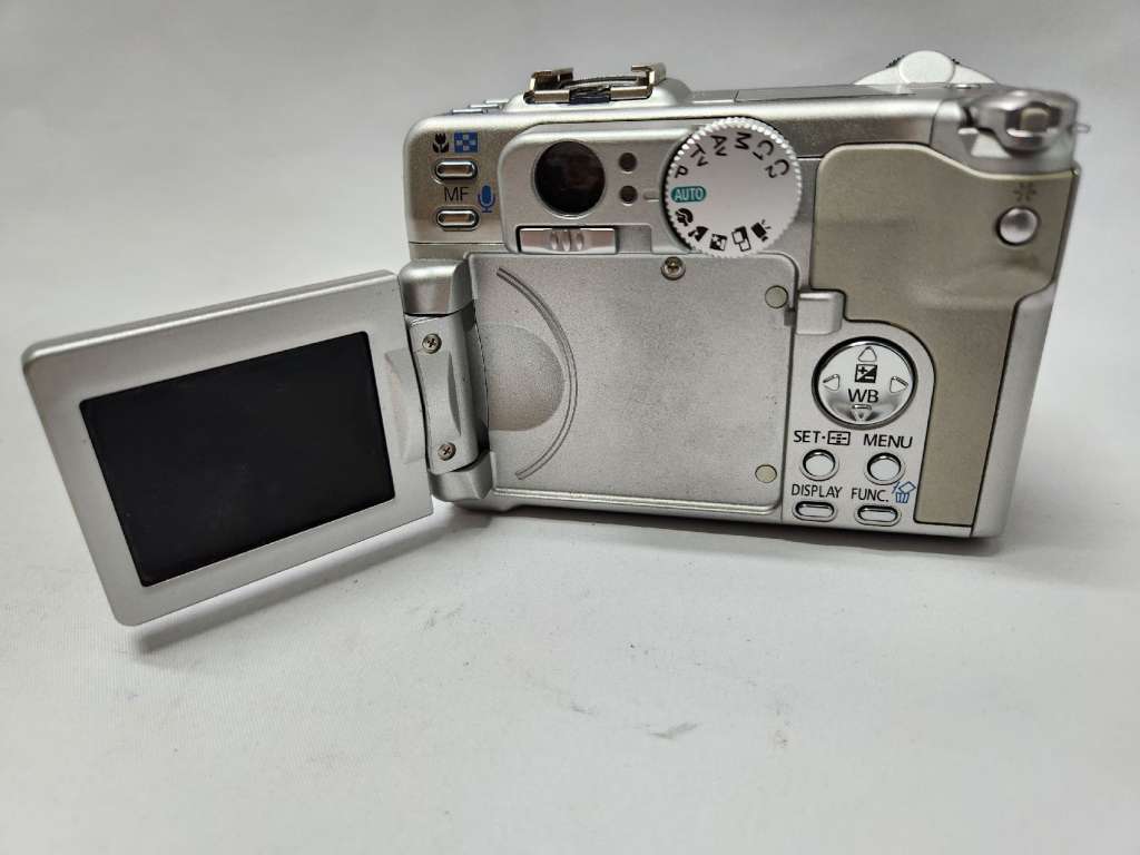 Фотоаппарат цифровой Canon PowerShot G6   Япония  (сост. на фото)