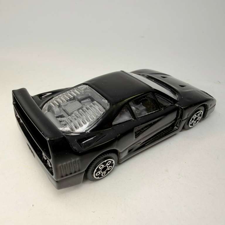 Модель BBurago Ferrari F40 в коробке