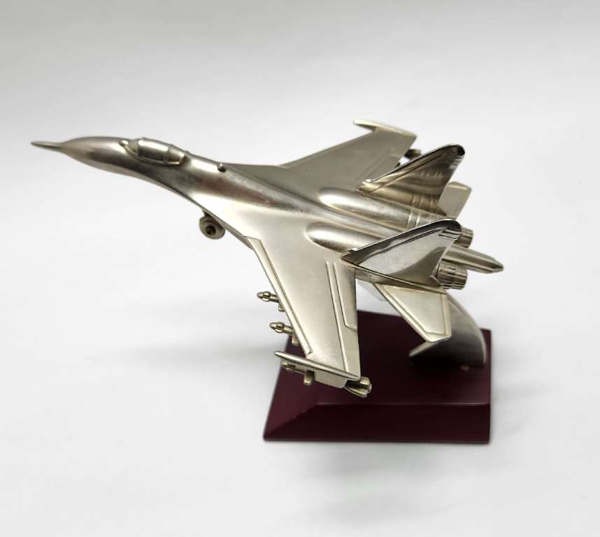 Модель истребителя металл (сост.на фото) 