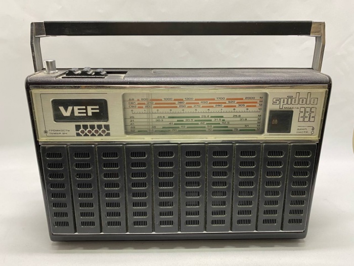 Радиоприемник СССР VEF Spidola 232 (состояние на фото)