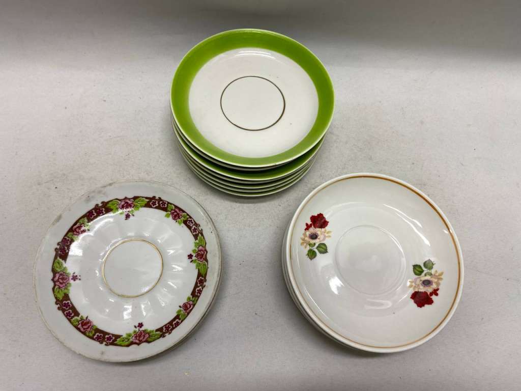 Блюдца чайные 15 шт, три разных дизайна