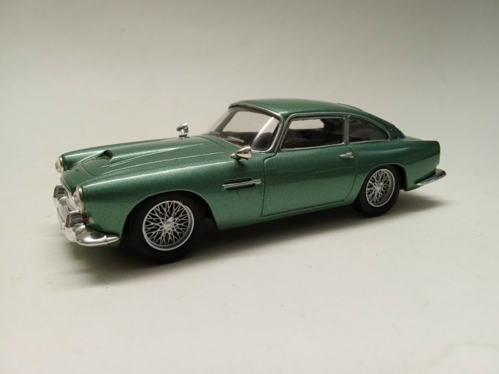Суперкары модель Aston Martin DB4 Астон Мартин без коробки