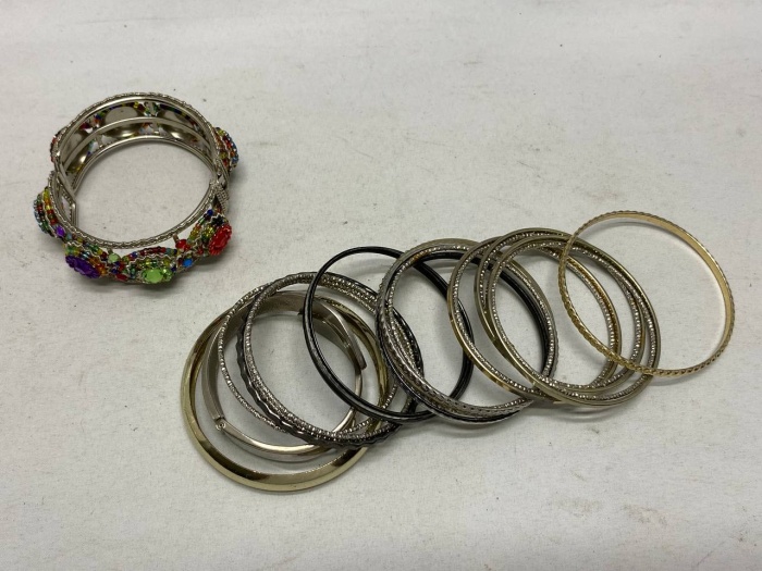 Украшения браслеты 19 шт в наборе металл