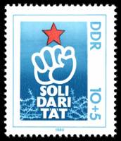 (1980-079) Марка Германия (ГДР) "Сжатый кулак"    Международная солидарность II Θ