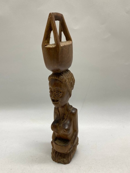 Статуэтка красное дерево Африка девушка (состояние на фото)