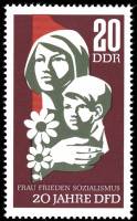 (1967-012) Марка Германия (ГДР) "Женщина с ребёнком"    Женский союз III Θ
