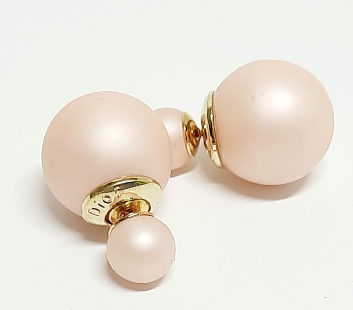 Серьги-пусеты Диор шарики, розовые, матовые, бижутерия, 2,5 см, новые в упаковке