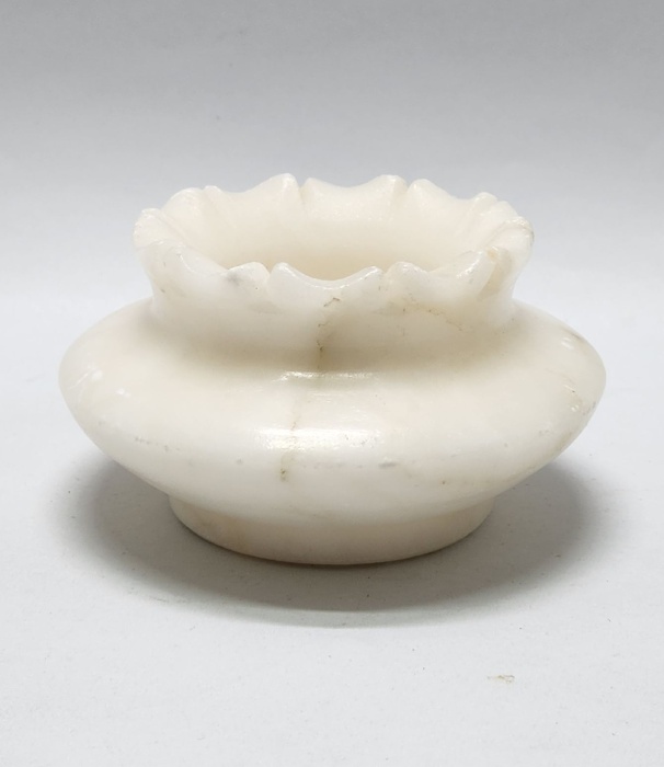 Ваза конфетница белый мрамор 