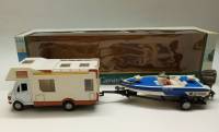 Модель авто масштаб 1:43 кемпер автодом с прицепом лодкой в коробке Cararama