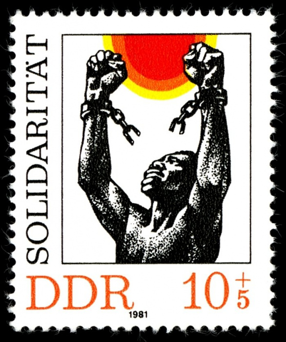 (1981-085) Марка Германия (ГДР) &quot;Разрыв цепи&quot;    Международная солидарность II Θ
