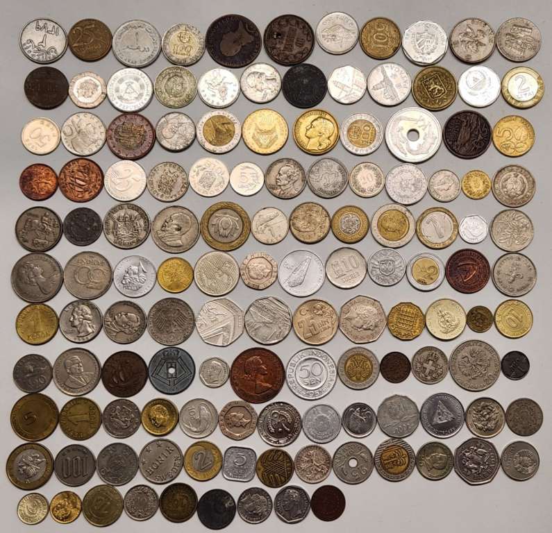 Набор иностранных монет 130 штук