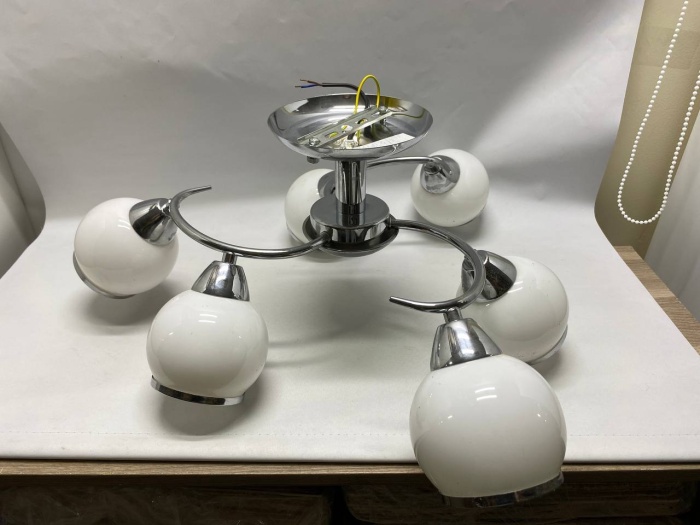 Люстра потолочная 6 плафонов серебрянный цвет, металл, пластик