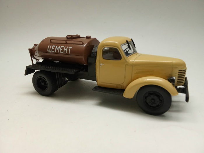 Модель авто 1:43 КАЗ 601 Цемент без коробки
