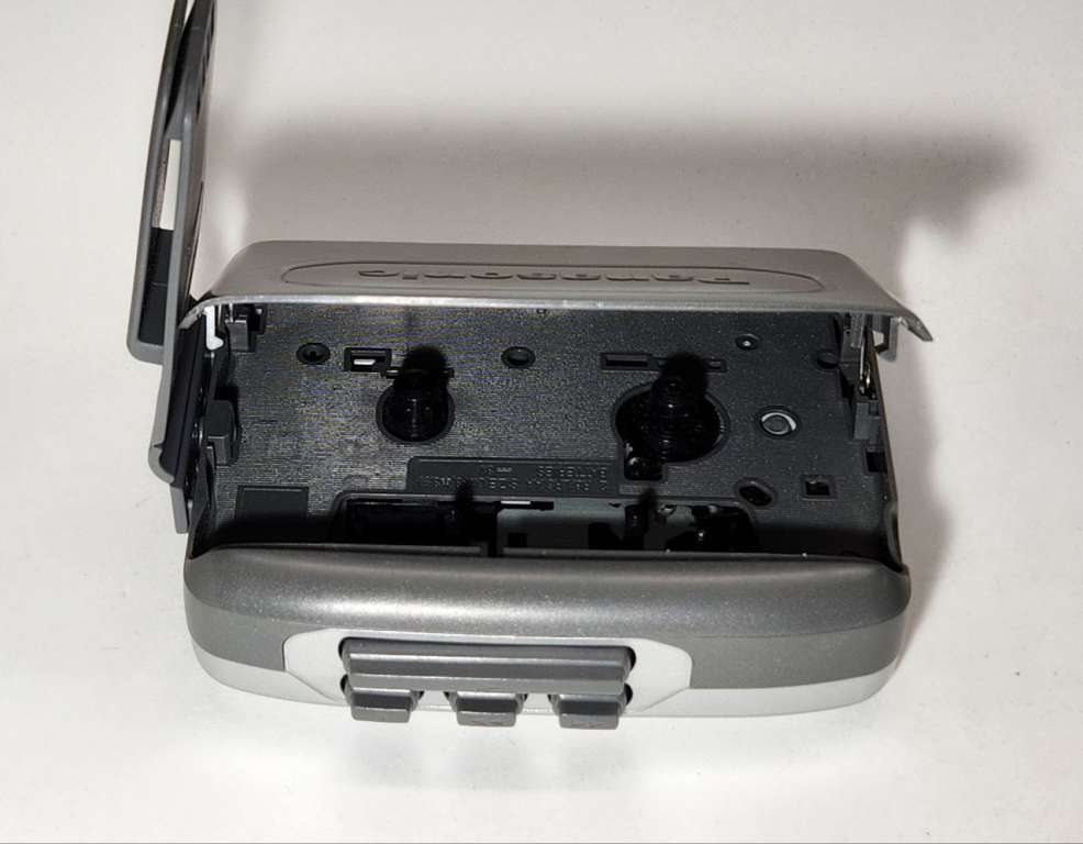 Кассетный плеер Panasonic RQ-C05V (включается)