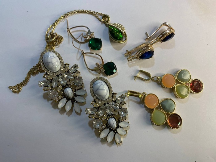 Серьги 4 пары и подвеска 