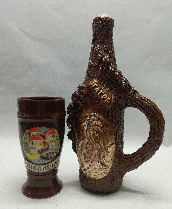 Бутылка сувенирная Гагра + керамический бокал Болгария