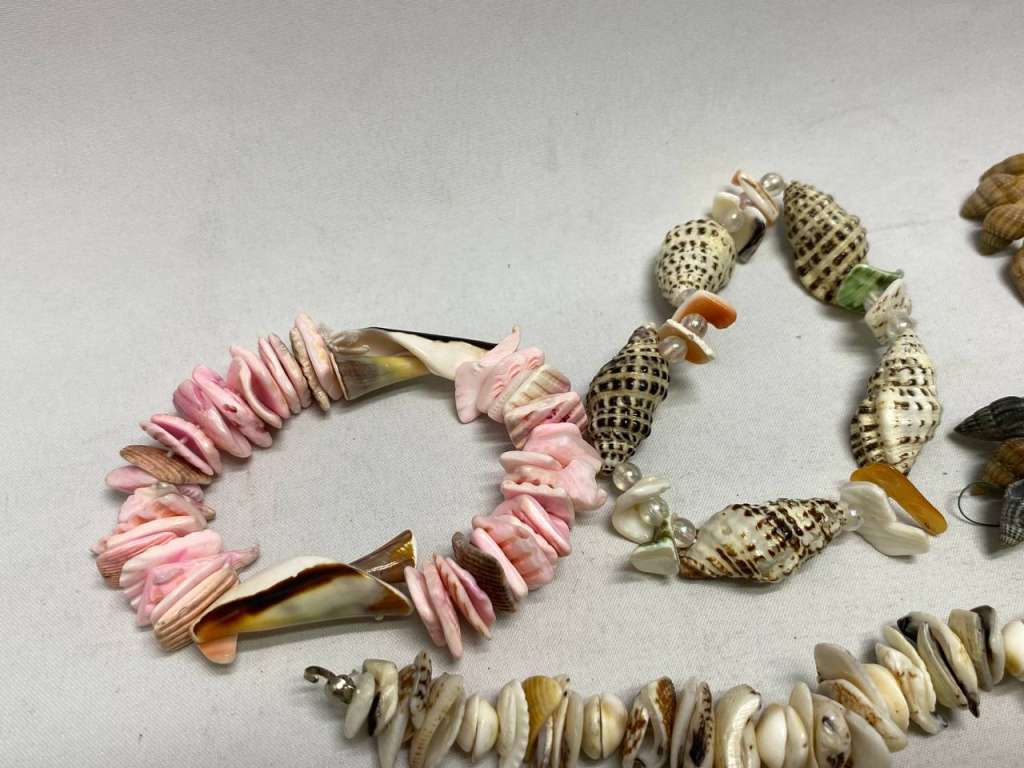 Бусы 8 шт, из натуральных ракушек