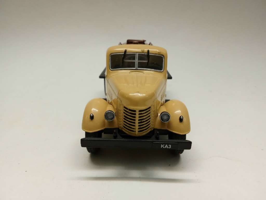 Модель авто 1:43 КАЗ 601 Цемент без коробки