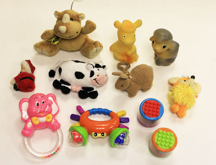 Набор детских игрушек и погремушек, 11 штук (состояние на фото)