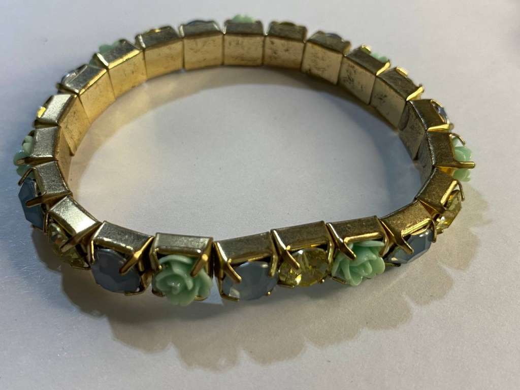 Часы наручные Swatch и два браслета